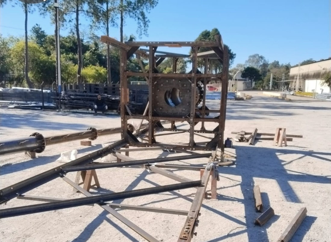 Pátio de peças metálicas em Mairinque