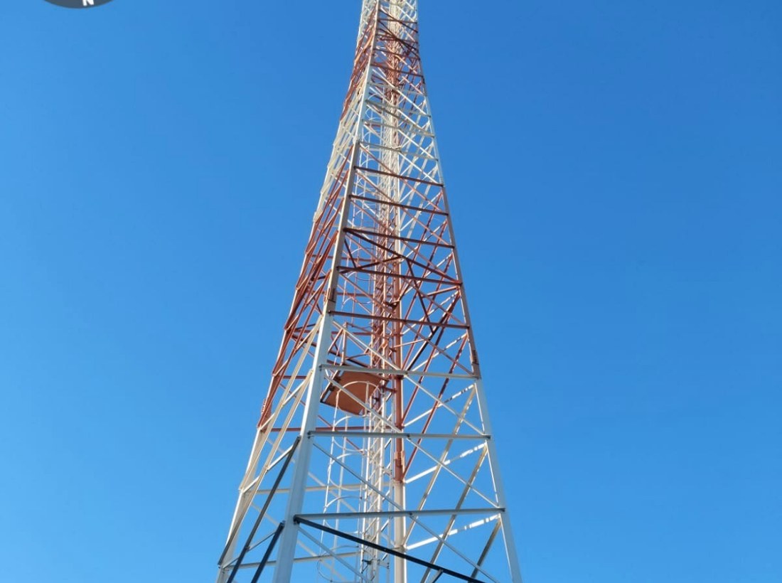 Torre de telecomunicações completa em Marília